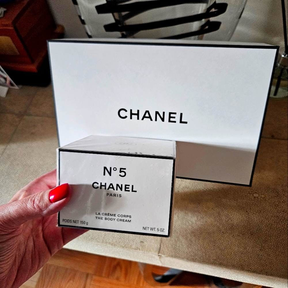 CHANEL N°5 La Crème Corps - White and Black